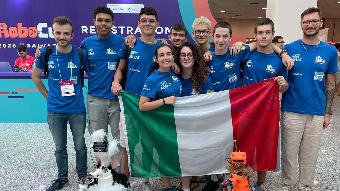 Ragazzi imbattibili nella robotica. Premiato ai Mondiali in Brasile il team dell’Istituto Facchinetti Ragazzi imbattibili nella robotica. Premiato ai Mondiali in Brasile il team dell’Istituto Facchinetti