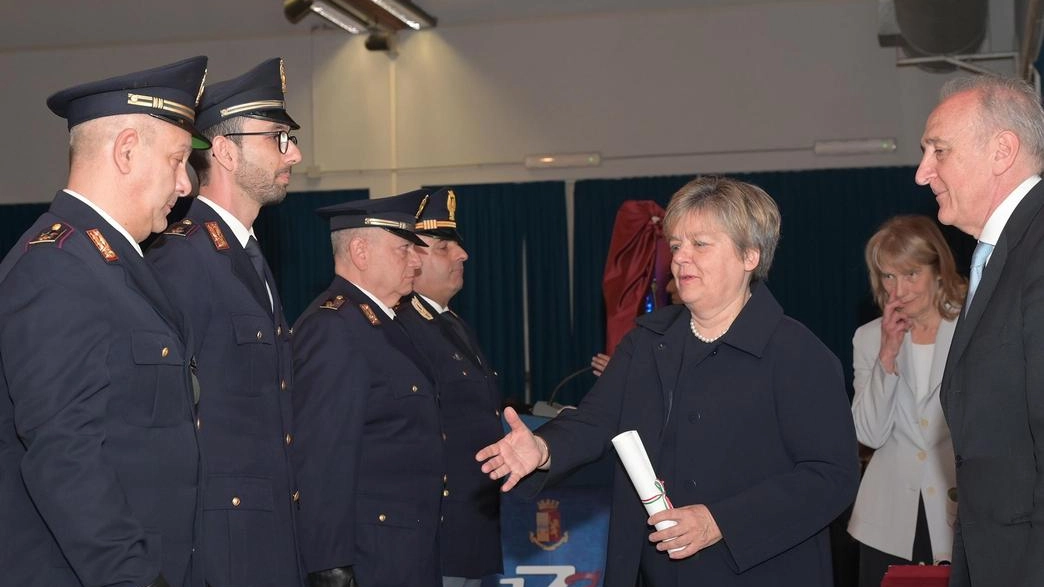 Il prefetto Francesca De Carlini e il questore Nicola Falvella hanno consegnato quattro encomi a nove poliziotti