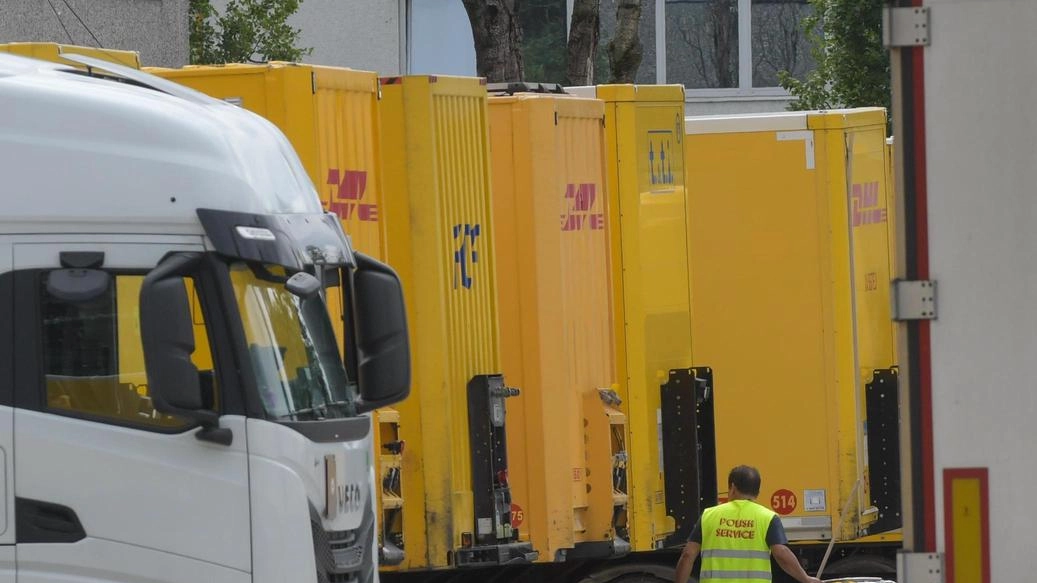 Il centro logistico teatro della tragedia costata la vita a Roberto Vitale 60 anni Il centro logistico teatro della tragedia costata la vita a Roberto Vitale 60 anni