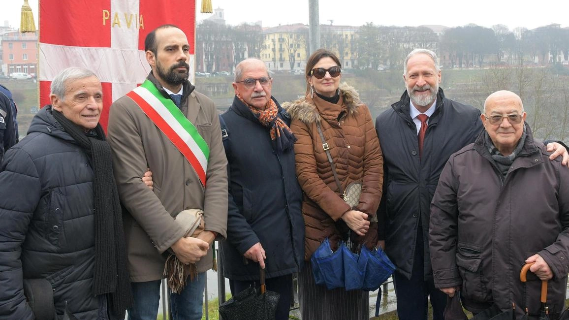 È stato intitolato a monsignor Carlo Bordoni il belvedere tra il ponte coperto e la statua della lavandaia. Prete, giornalista... È stato intitolato a monsignor Carlo Bordoni il belvedere tra il ponte coperto e la statua della lavandaia. Prete, giornalista...
