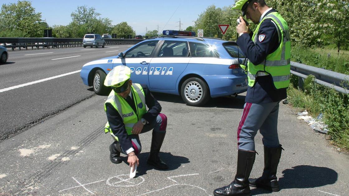 Assago, l’ennesimo scontro sulla A7. Muore la passeggera di una moto Assago, l’ennesimo scontro sulla A7. Muore la passeggera di una moto