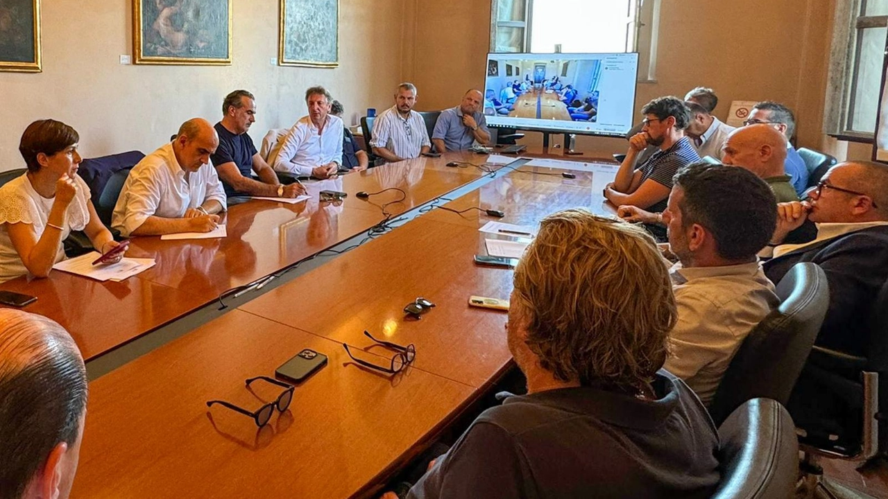 Al centro, il presidente Fabrizio Santantonio nel tavolo di mercoledì Al centro, il presidente Fabrizio Santantonio nel tavolo di mercoledì