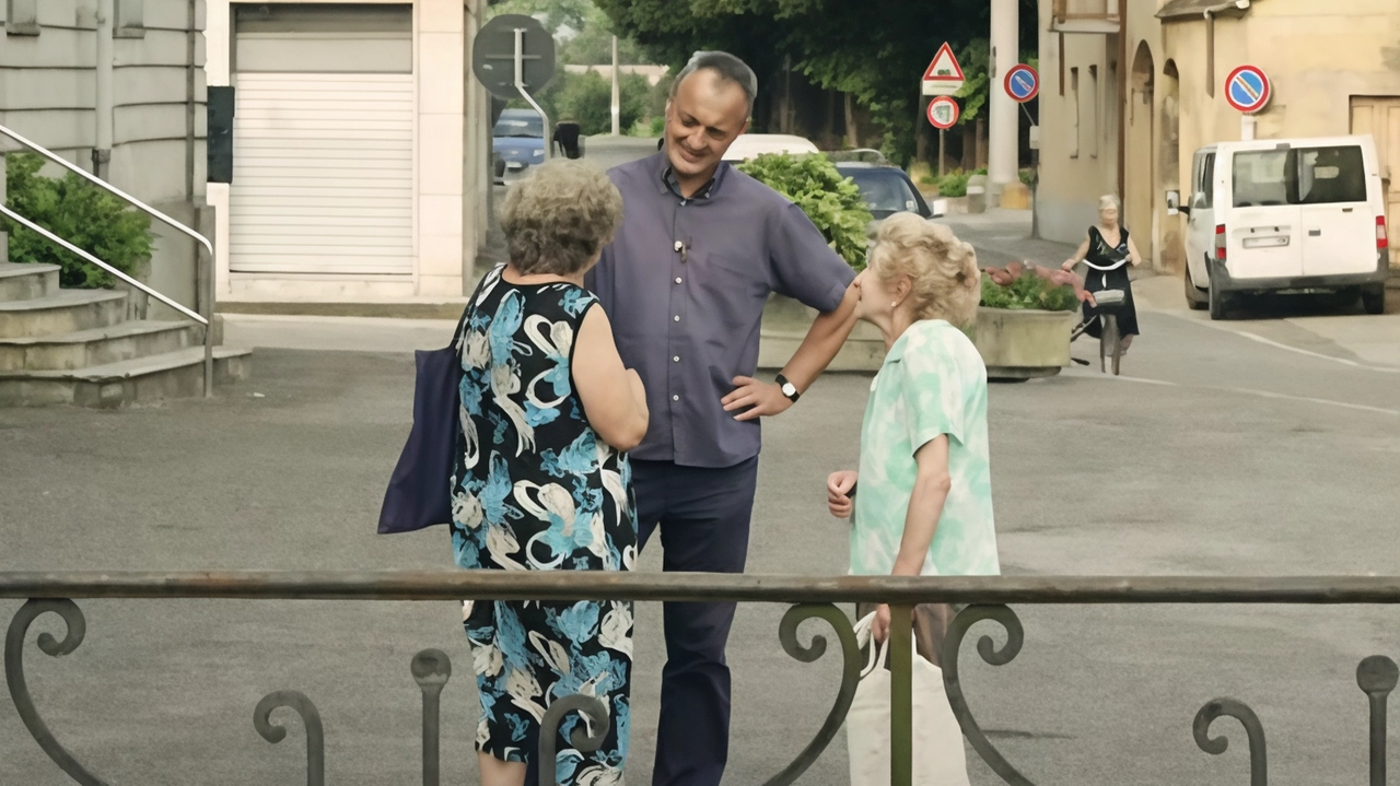 Don Davide Besseghini, secondo i suoi fedeli, è un prete che sa costruire famiglia, creare comunità. Lui dice: la prigione ti segna e ipoteca il tuo futuro, è come se ce l’avessi sempre scritto in fronte. Don Davide Besseghini, secondo i suoi fedeli, è un prete che sa costruire famiglia, creare comunità. Lui dice: la prigione ti segna e ipoteca il tuo futuro, è come se ce l’avessi sempre scritto in fronte.