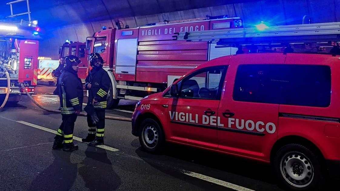 Incendio nella notte alle torri Liebeskind di City Life: 4 intossicati, tra loro due neonati Incendio nella notte alle torri Liebeskind di City Life: 4 intossicati, tra loro due neonati