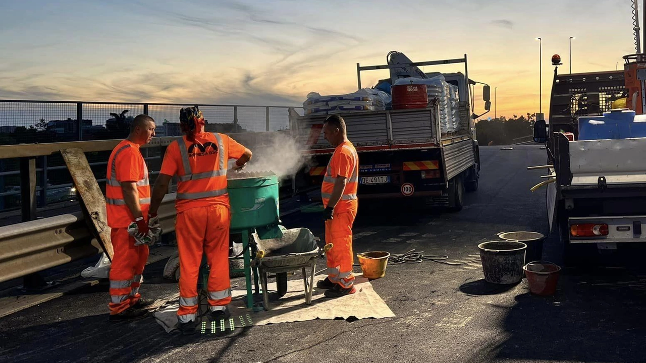 Lavori di sostituzione guard-rail completati sul cavalcavia San Maurizio al Lambro, ma lato Cologno Monzese ancora con barriera inadeguata. Critiche all'inadeguatezza della gestione burocratica italiana da parte dell'assessore all'Urbanistica. Prossimi interventi previsti per migliorare la sicurezza stradale. Lavori di sostituzione guard-rail completati sul cavalcavia San Maurizio al Lambro, ma lato Cologno Monzese ancora con barriera inadeguata. Critiche all'inadeguatezza della gestione burocratica italiana da parte dell'assessore all'Urbanistica. Prossimi interventi previsti per migliorare la sicurezza stradale.