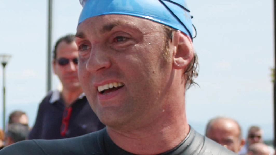 Si svolgeranno domani, i funerali di Federico Troletti (nella foto), 48 anni, poliziotto nuotatore morto martedì pomeriggio in un...