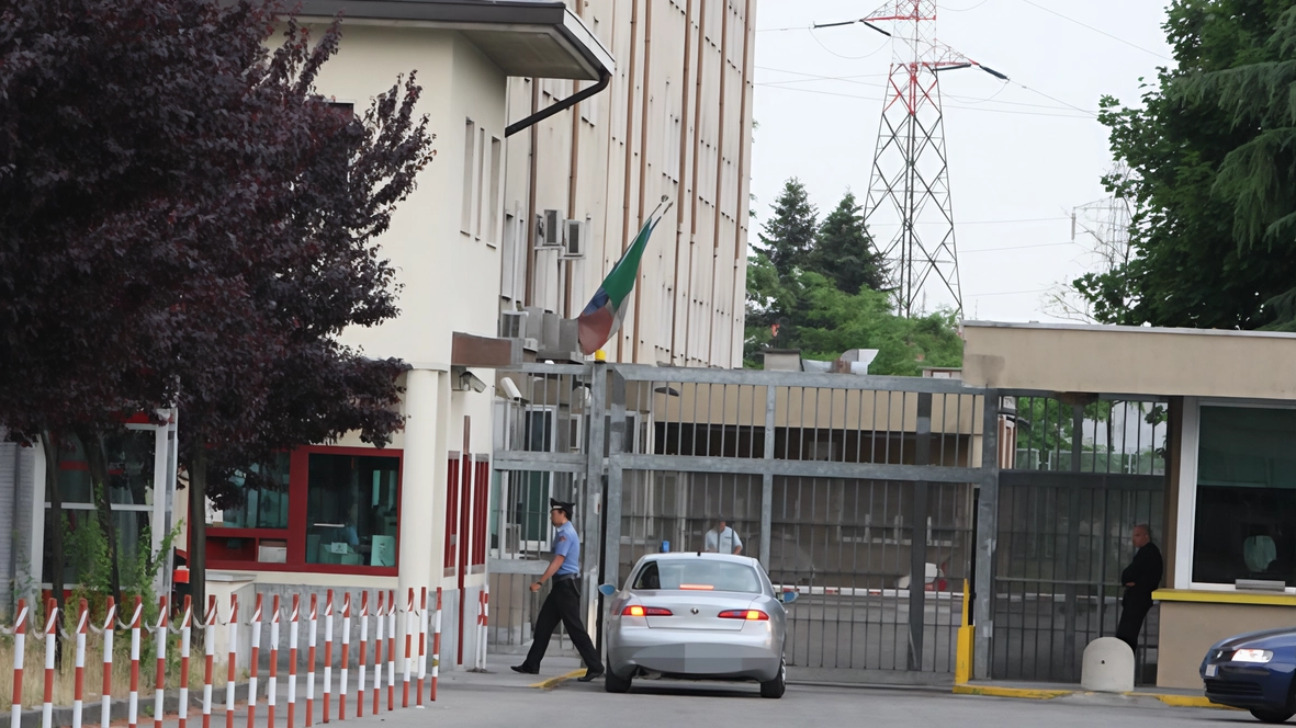 A sinistra la casa circondariale di via Sanquirico A destra Domenico Benemia, presidente regionale Uilpa A sinistra la casa circondariale di via Sanquirico A destra Domenico Benemia, presidente regionale Uilpa