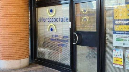 Offertasociale, l’azienda del welfare controllata dai Comuni, assume sei assistenti sociali a tempo indeterminato per 36 ore settimanali. Il personale... Offertasociale, l’azienda del welfare controllata dai Comuni, assume sei assistenti sociali a tempo indeterminato per 36 ore settimanali. Il personale...