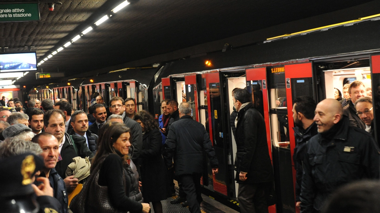L'incidente, intorno alle 20, si è verificato su un convoglio della linea rossa (immagine di repertorio) L'incidente, intorno alle 20, si è verificato su un convoglio della linea rossa (immagine di repertorio)