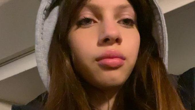 Ragazzina di 12 anni scomparsa a Milano: “Uscita per andare a scuola, non è mai arrivata in classe” Ragazzina di 12 anni scomparsa a Milano: “Uscita per andare a scuola, non è mai arrivata in classe”