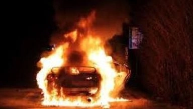 Un mezzo in fiamme, foto d'archivio