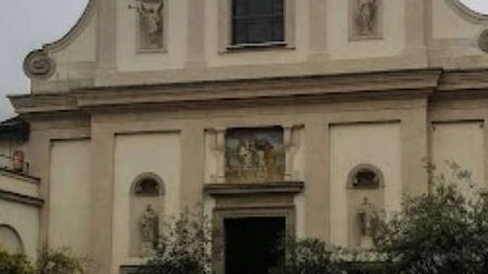Ore 6.40 di ieri, siamo davanti alla chiesa di San Martino, in piazza Greco. Un passante nota il principio d’incendio... Ore 6.40 di ieri, siamo davanti alla chiesa di San Martino, in piazza Greco. Un passante nota il principio d’incendio...