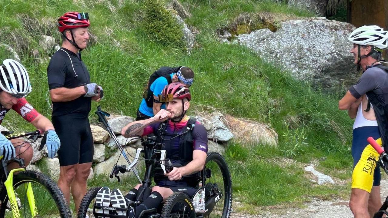 Andrea Foppoli il 2 giugno ha compiuto 33 anni, li ha festeggiati pedalando Andrea Foppoli il 2 giugno ha compiuto 33 anni, li ha festeggiati pedalando