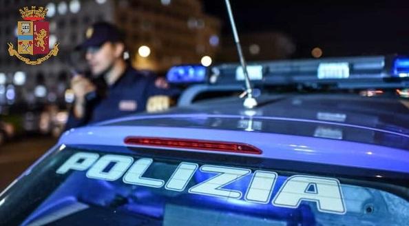 como cerca di entrare in casa della ex con un coltello in mano arrestato