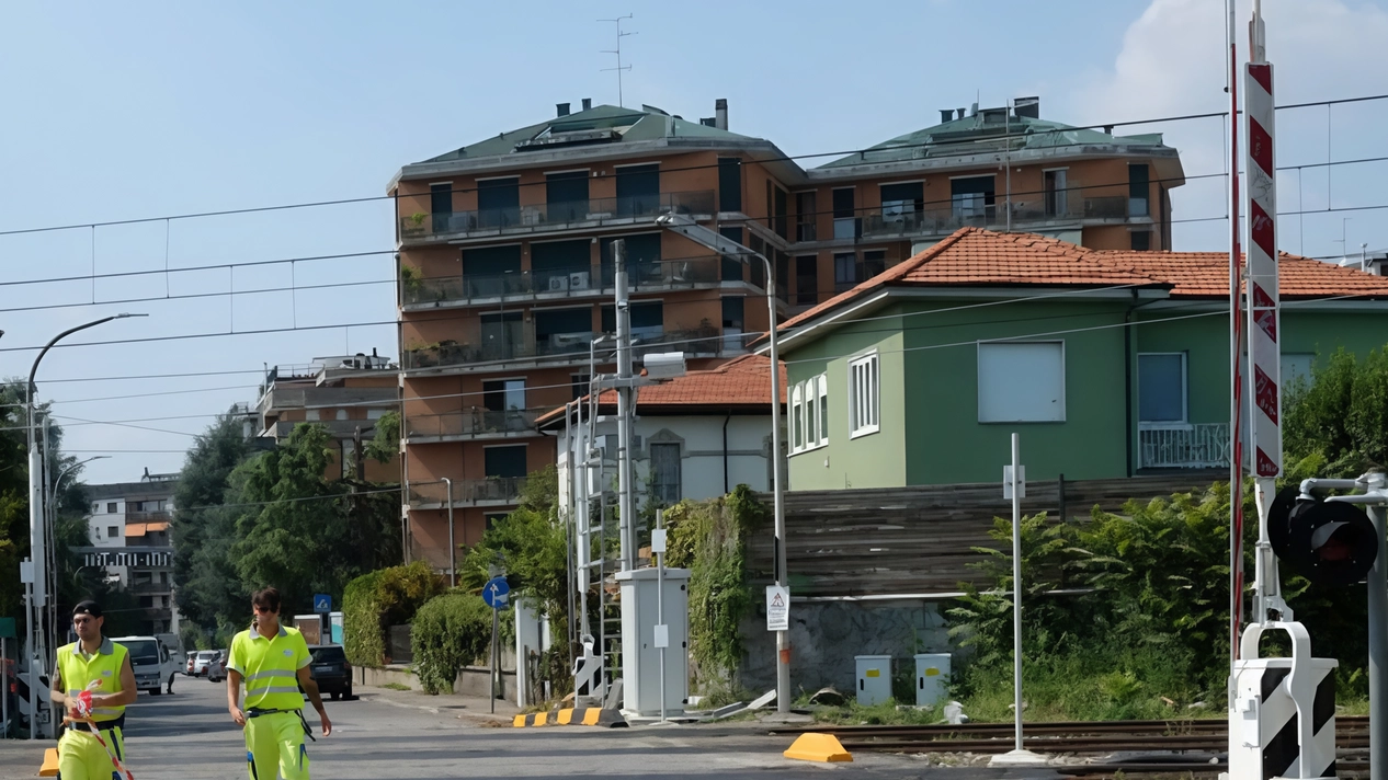 Il tratto di via Osculati a Monza è stato riaperto dopo lavori di riconfigurazione del passaggio a livello per migliorare sicurezza ed efficienza. La circolazione è tornata alla normalità dopo la chiusura durata dal 30 giugno. Il tratto di via Osculati a Monza è stato riaperto dopo lavori di riconfigurazione del passaggio a livello per migliorare sicurezza ed efficienza. La circolazione è tornata alla normalità dopo la chiusura durata dal 30 giugno.