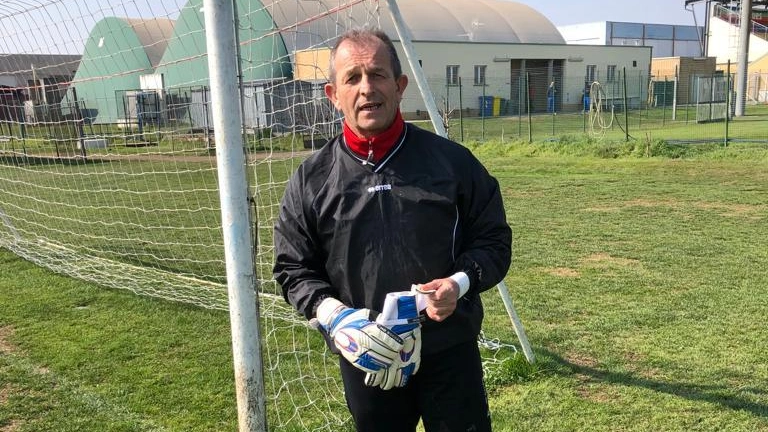 Valerio Dornetti, 61 anni, portiere del Crema Calcio Valerio Dornetti, 61 anni, portiere del Crema Calcio