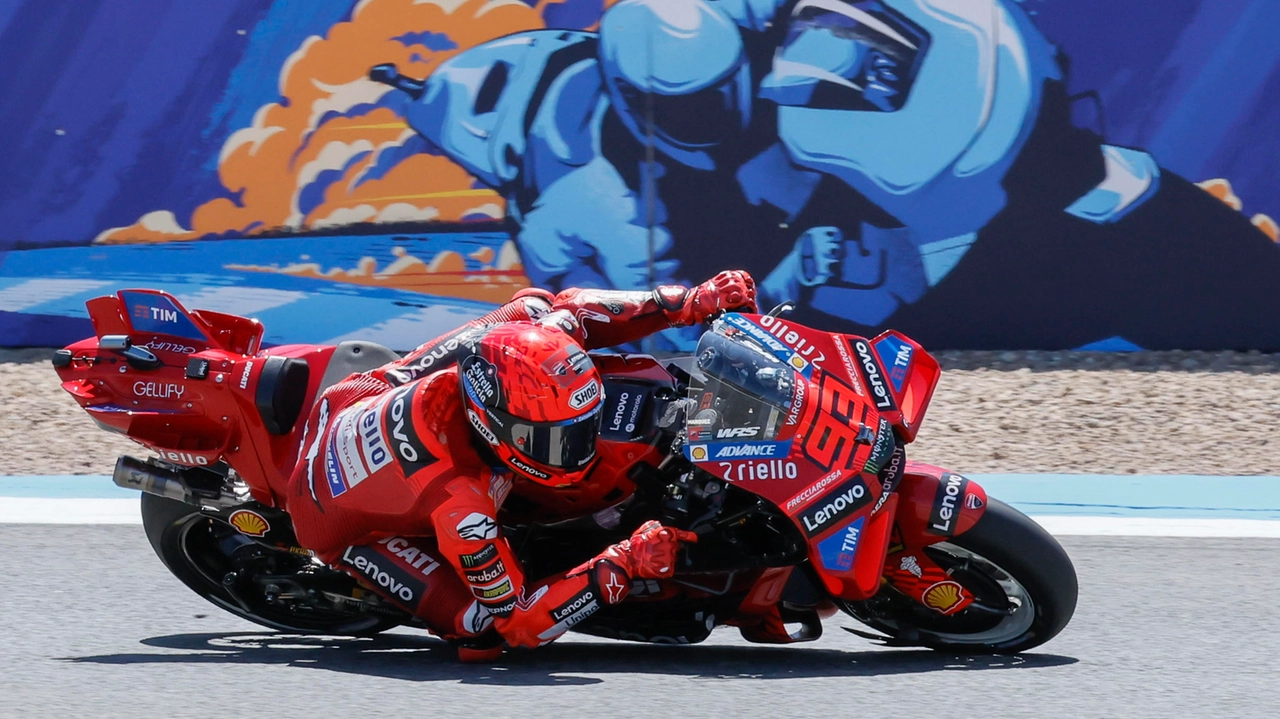 MotoGp Jerez, Quartararo insidia le Ducati. Marquez ancora più veloce di Pecco: i favori