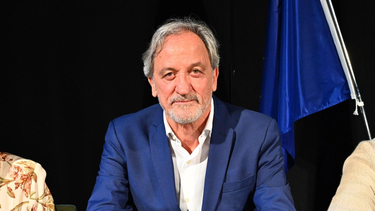 L’assessore Pietro Tiberti ha annunciato le asfaltature in diverse strade e la conclusione dell’intervento alla ciclabile e sui marciapiedi L’assessore Pietro Tiberti ha annunciato le asfaltature in diverse strade e la conclusione dell’intervento alla ciclabile e sui marciapiedi