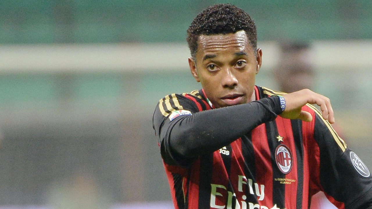 Robinho, l'ex attaccante del Milan è stato condannato a 9 anni dal Tribunale di Milano per violenza sessuale Robinho, l'ex attaccante del Milan è stato condannato a 9 anni dal Tribunale di Milano per violenza sessuale