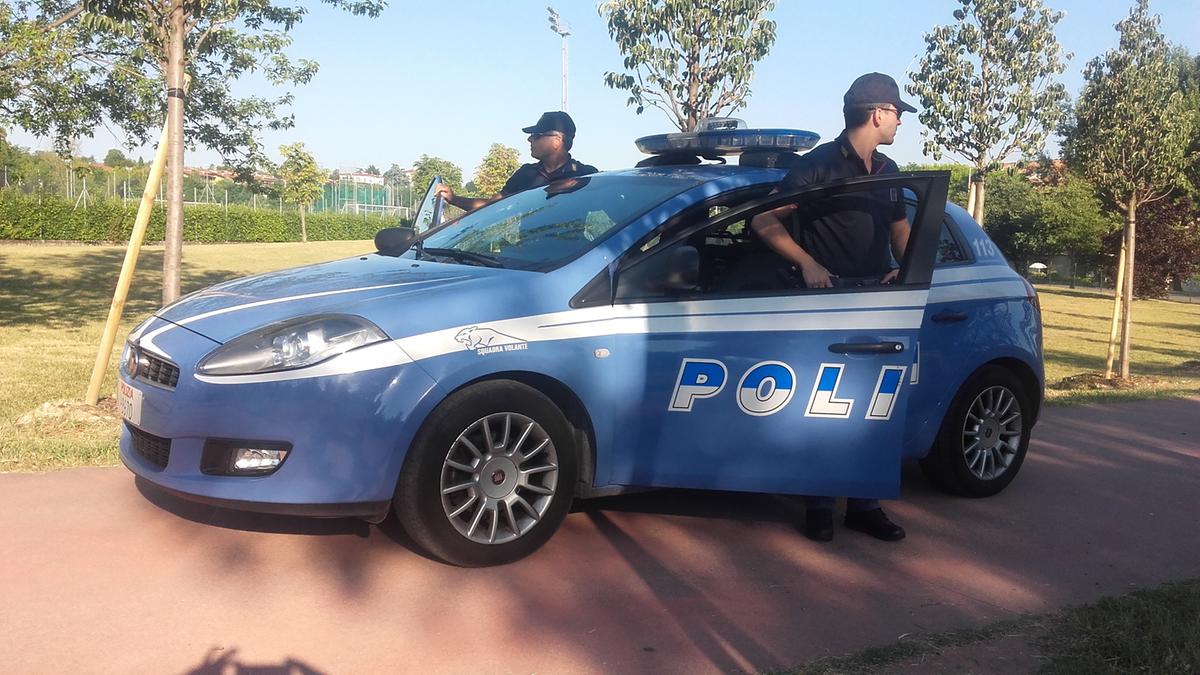Panico in un bar a Desenzano, scaglia sedie e mobili contro clienti e dipendenti: arrestato Panico in un bar a Desenzano, scaglia sedie e mobili contro clienti e dipendenti: arrestato
