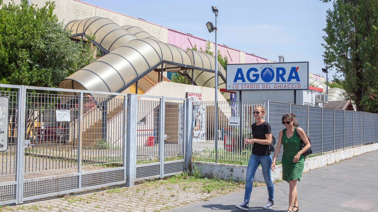 Il palazzo del ghiaccio Agorà di Milano Il palazzo del ghiaccio Agorà di Milano