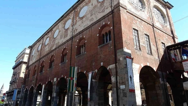 Il Palazzo della Ragione in piazza dei Mercanti Il Palazzo della Ragione in piazza dei Mercanti