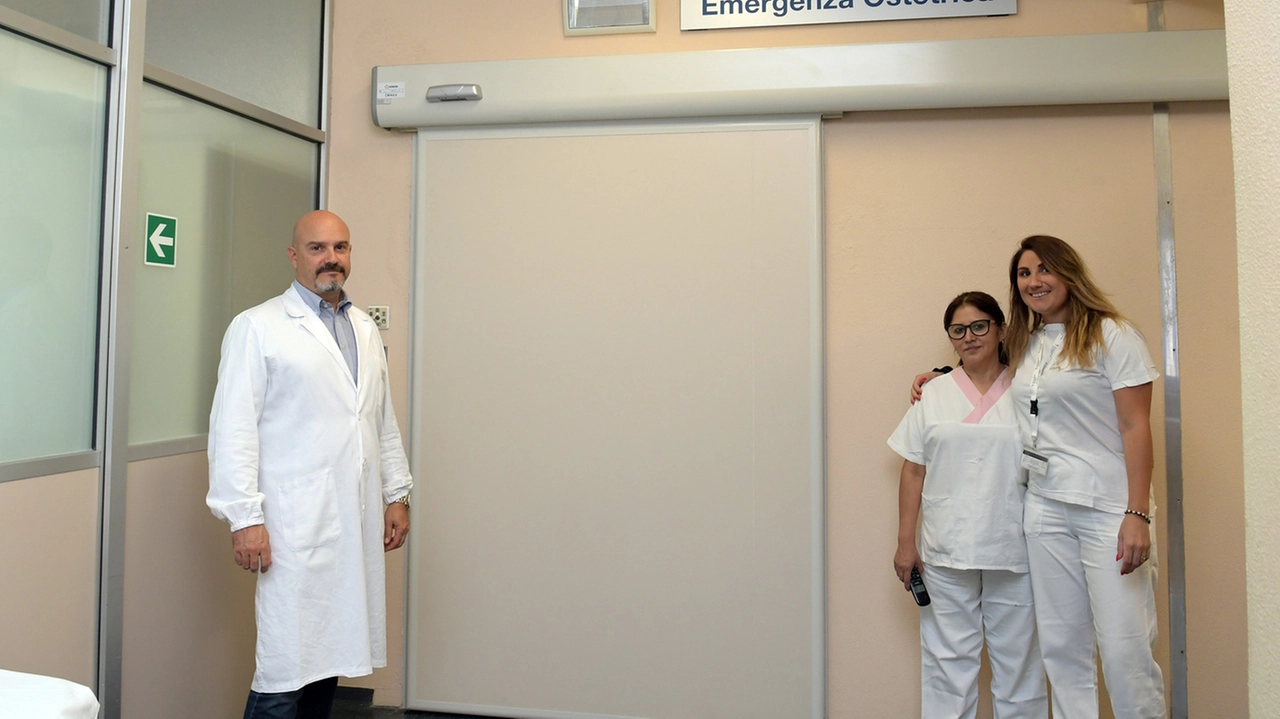 Il team di Ostetricia coordinato da Maria Grazia Colnago e diretto dal primario Franco Viazzo accompagna le gestanti in tutte le fasi del travaglio e della nascita Il team di Ostetricia coordinato da Maria Grazia Colnago e diretto dal primario Franco Viazzo accompagna le gestanti in tutte le fasi del travaglio e della nascita