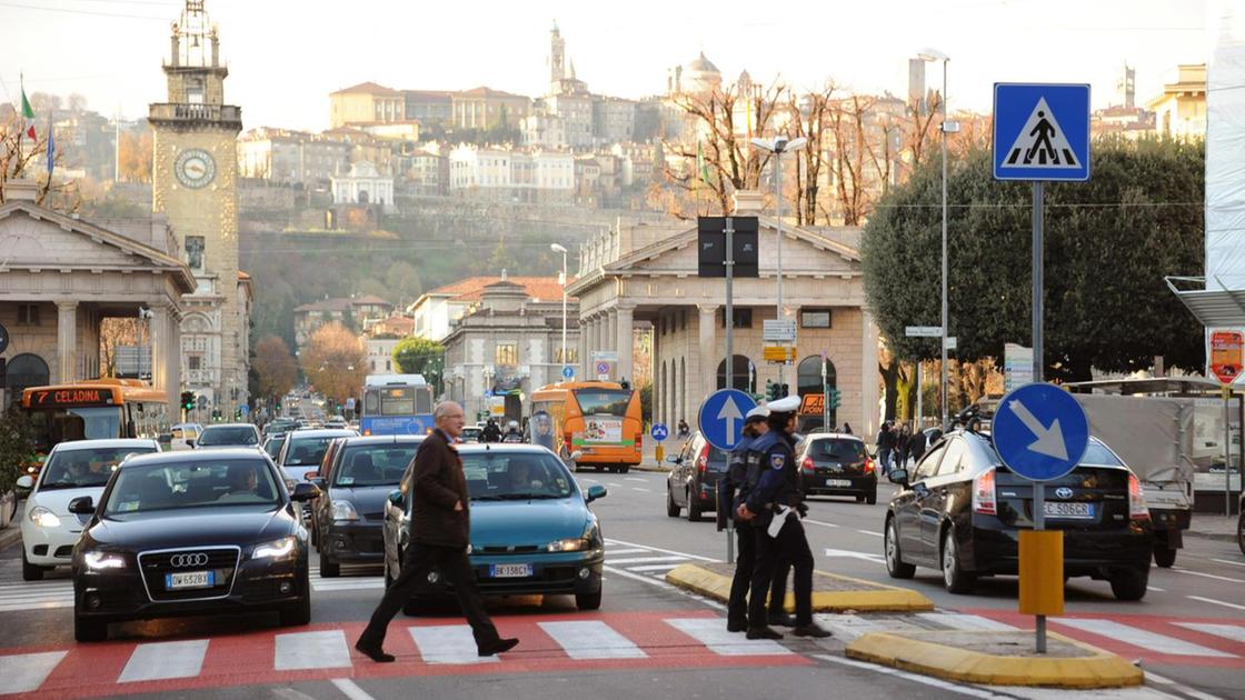 Pannelli luminosi e “cuscini“: "Così limitiamo la velocità" Pannelli luminosi e “cuscini“: "Così limitiamo la velocità"