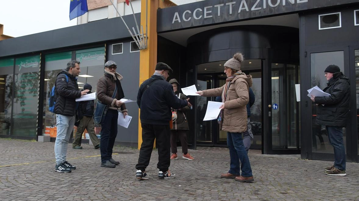 Presidio davanti al Predabissi per "potenziare l’Asst Melegnano Martesana". I sindacati chiedono "condizioni di lavoro migliori e più tempo per gli utenti". Presidio davanti al Predabissi per "potenziare l’Asst Melegnano Martesana". I sindacati chiedono "condizioni di lavoro migliori e più tempo per gli utenti".