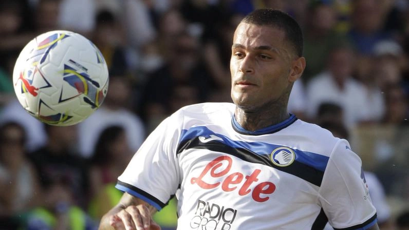 Gianluca Scamacca impegnato ieri pomeriggio nell’amichevole contro il Parma