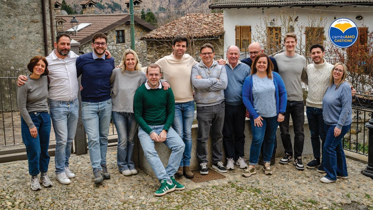 La nuova sindaca di Castione della Presolana, Samantha Tagliaferri, con la sua squadra ‘CambiAmo Castione’ (Foto Facebook)