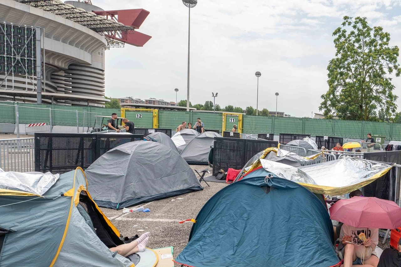 Fan in attesa del concerto di Taylor Swift (Andrea Fasani)