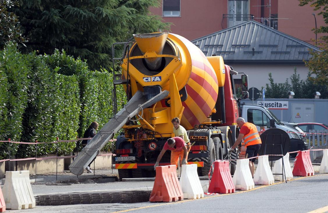 Via ai lavori sulle strade cittadine. Un investimento da 700mila euro Via ai lavori sulle strade cittadine. Un investimento da 700mila euro