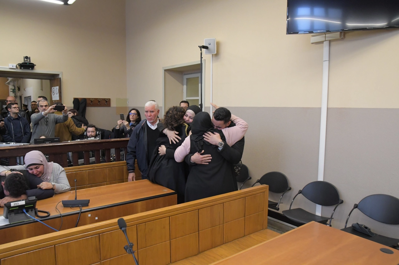 I genitori, la sorella e i fratelli di Youns El Bousseraoui in aula