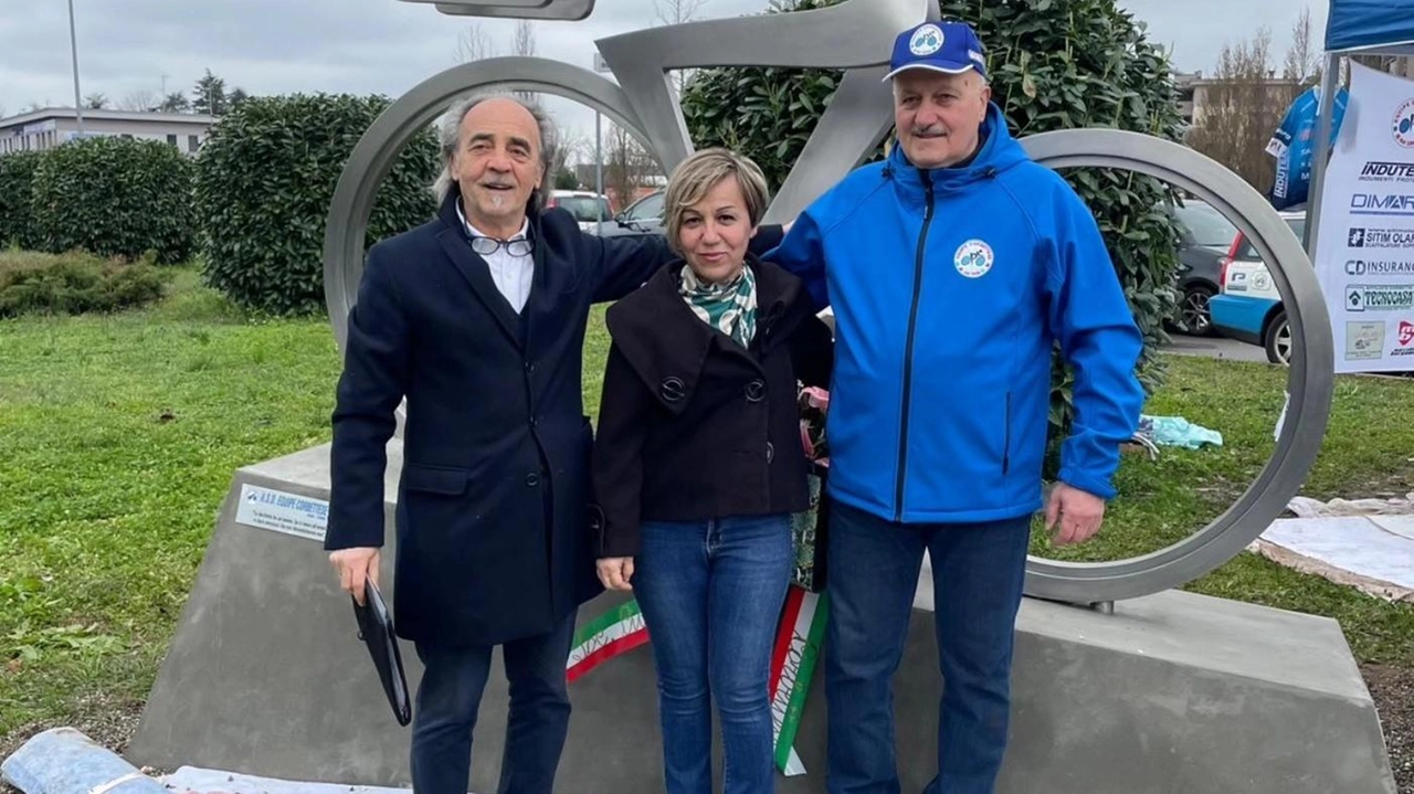 Un monumento, donato alla città, che celebra la Corbetta ciclistica ma che vuole anche essere uno stimolo per non... Un monumento, donato alla città, che celebra la Corbetta ciclistica ma che vuole anche essere uno stimolo per non...