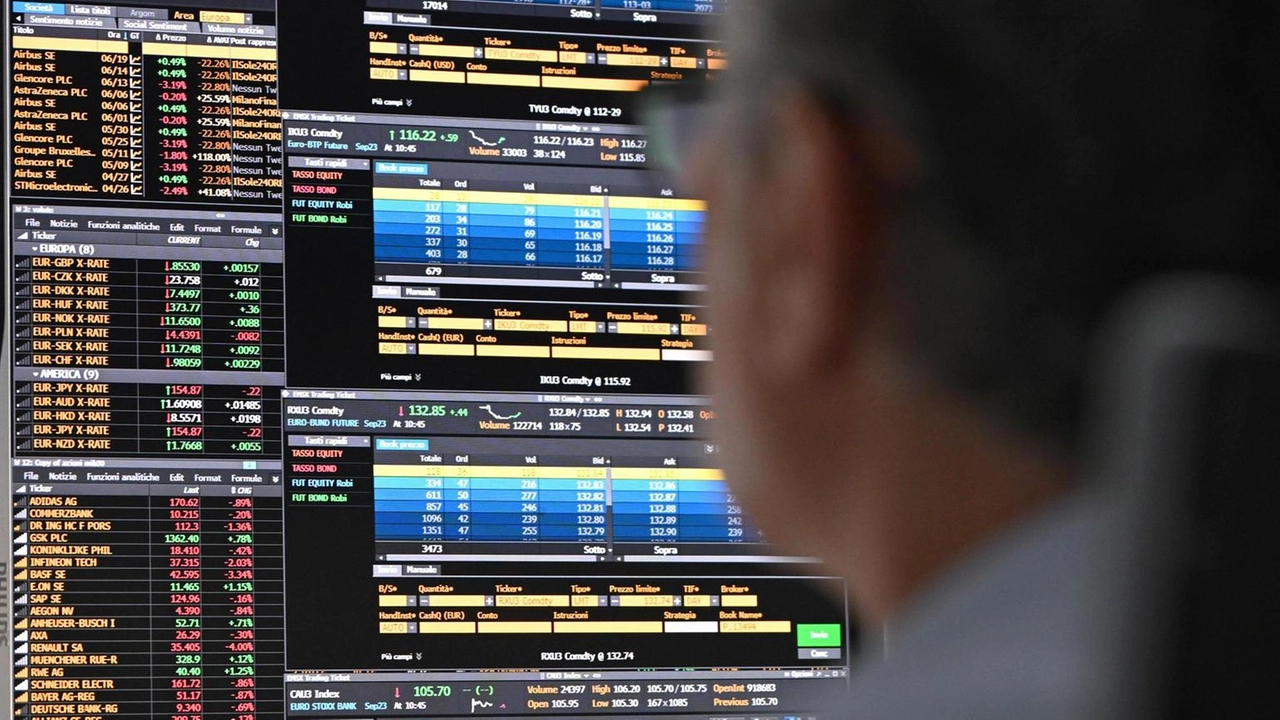 Milano cede lo 0,5%, scatta Stellantis, giù Bpm. Corrono i bond Milano cede lo 0,5%, scatta Stellantis, giù Bpm. Corrono i bond