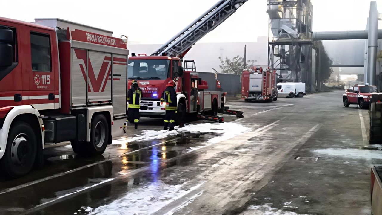 Incendio allo stabilimento del Gruppo Saviola a Mortara: rapida e efficace risposta dei vigili del fuoco evita danni gravi. Indagini in corso sulle cause. Incendio allo stabilimento del Gruppo Saviola a Mortara: rapida e efficace risposta dei vigili del fuoco evita danni gravi. Indagini in corso sulle cause.