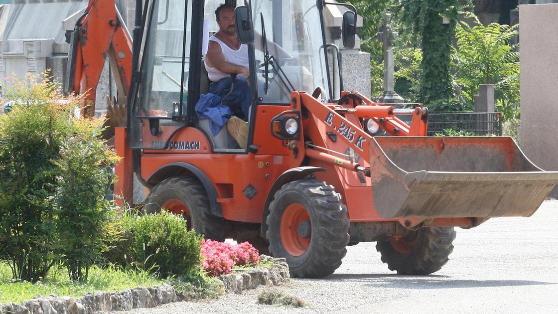 Lavori al cimitero, stop alle barriere architettoniche Lavori al cimitero, stop alle barriere architettoniche