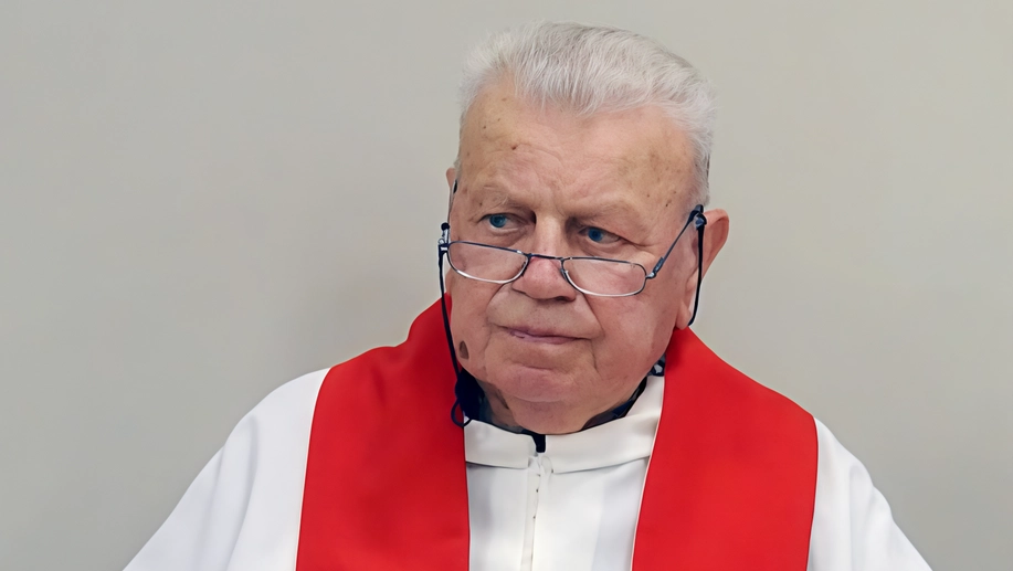 Addio a don Luciano Zanetti, parroco di Buccinasco e Corsico, amato per la sua dedizione e saggezza. Le comunità lo ricordano per la sua gentilezza e il suo impegno verso i più fragili. I funerali si terranno oggi in Sant’Adele. Addio a don Luciano Zanetti, parroco di Buccinasco e Corsico, amato per la sua dedizione e saggezza. Le comunità lo ricordano per la sua gentilezza e il suo impegno verso i più fragili. I funerali si terranno oggi in Sant’Adele.