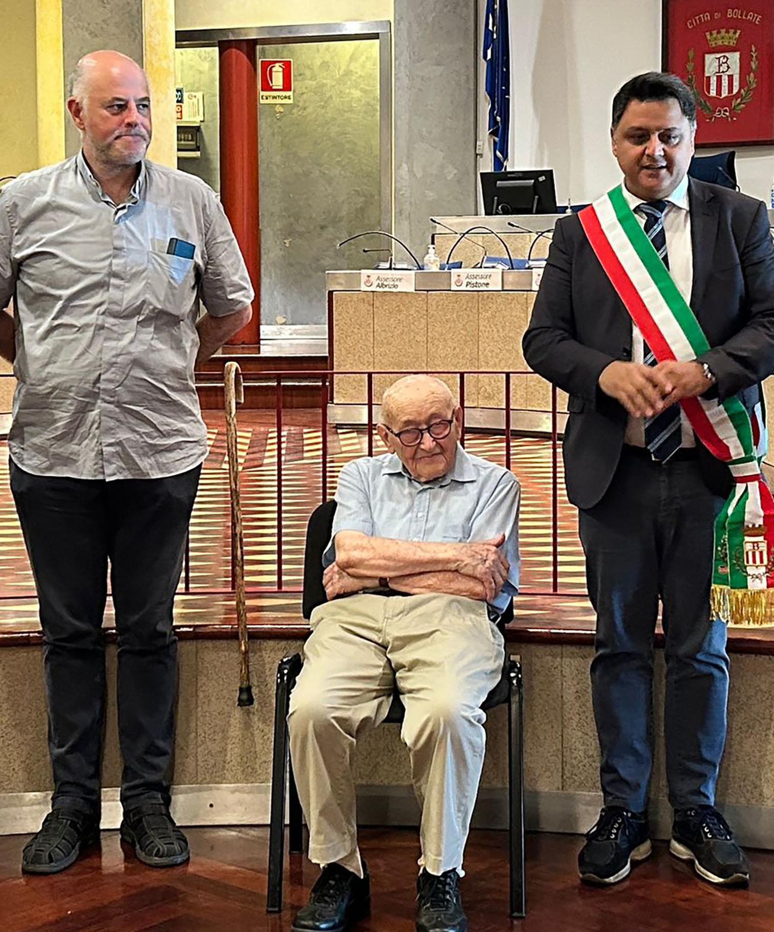 Cento anni di passione civile. La vita di Carlo, ex assessore che ha adottato il suo badante Cento anni di passione civile. La vita di Carlo, ex assessore che ha adottato il suo badante