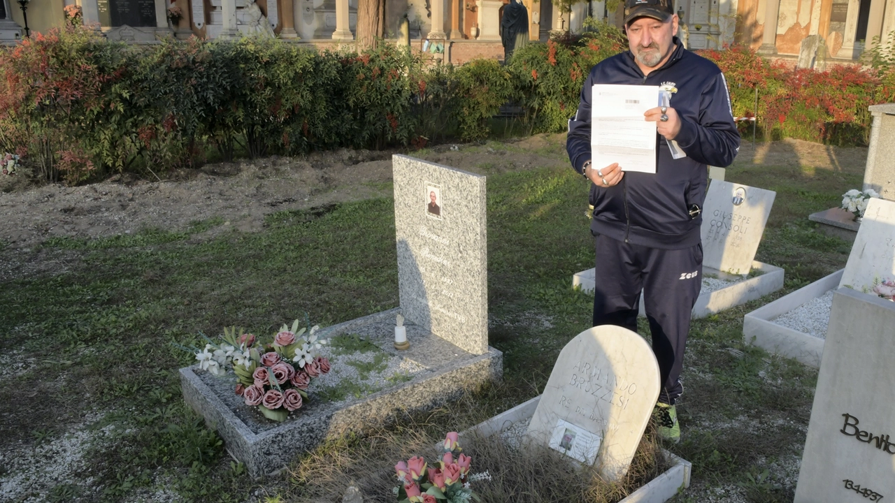 Mattia Giarrizzo si prende cura della tomba del “re dei barboni“ ma manifesta sconforto Mattia Giarrizzo si prende cura della tomba del “re dei barboni“ ma manifesta sconforto
