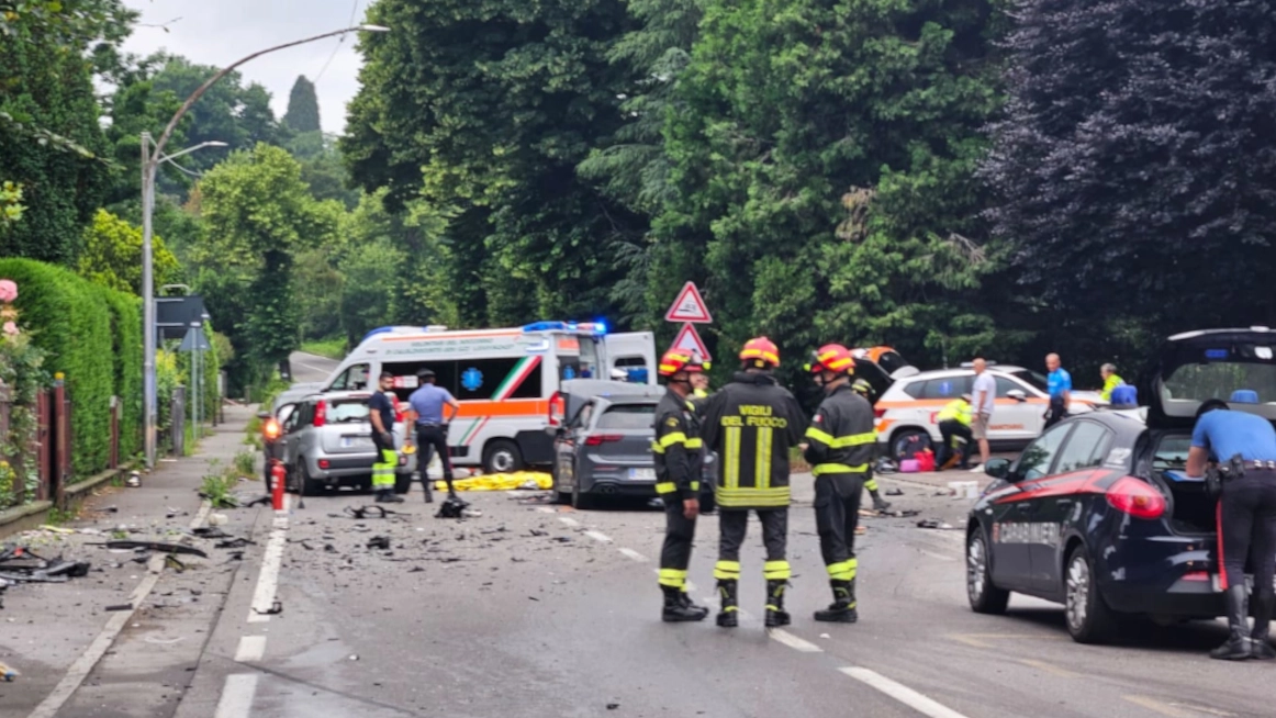 L'incidente a Olgiate Molgora costato la vita a un anziano di 74 anni. Feriti 4 giovani L'incidente a Olgiate Molgora costato la vita a un anziano di 74 anni. Feriti 4 giovani