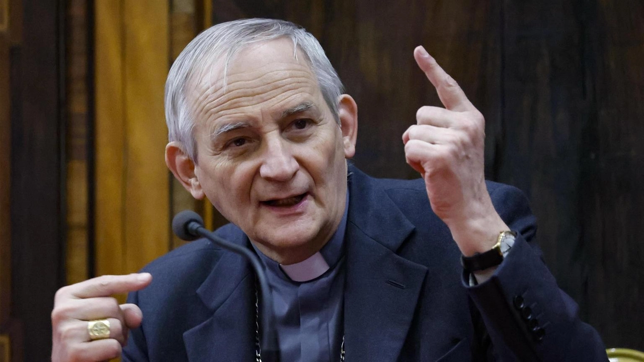 Il presidente Cei ai giovani, "disarmiamo i cuori" Il presidente Cei ai giovani, "disarmiamo i cuori"