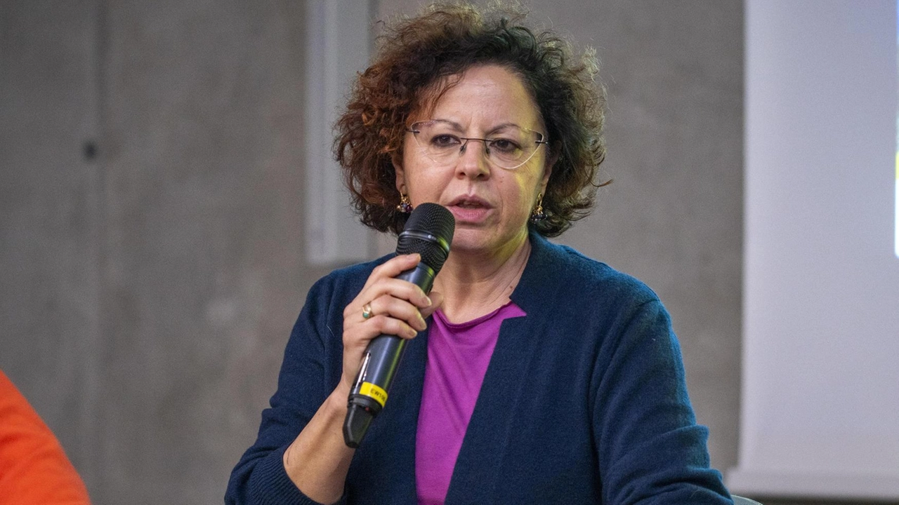 Legambiente: "Si trasformino le aree dismesse" . Legambiente: "Si trasformino le aree dismesse" .