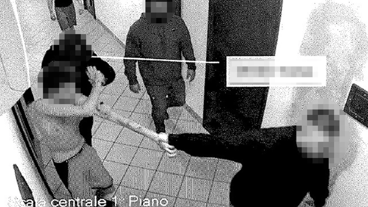 Le immagini tratte dal sistema di videosorveglianza del Beccaria, con le violenze su un detenuto registrate il 15 marzo 2024