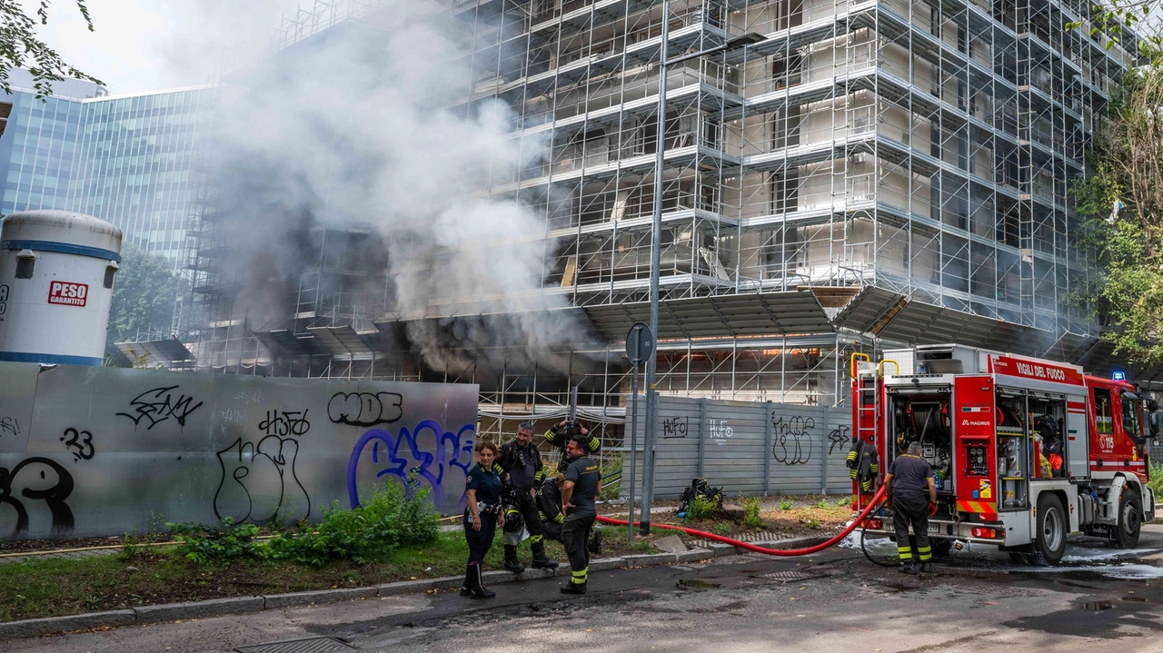 L’incendio è divampato nel cantiere legato al piano denominato De Gasperi Ovest