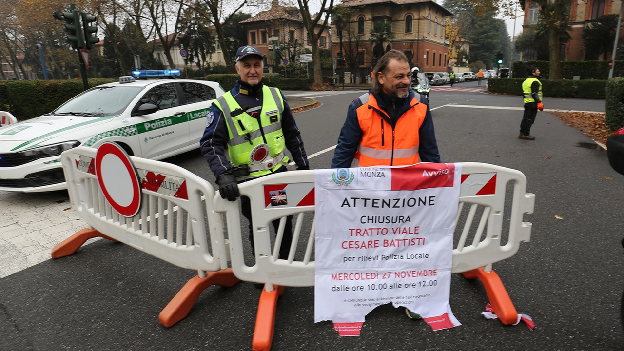Viale Cesare Battisti chiuso per rilievi Viale Cesare Battisti chiuso per rilievi
