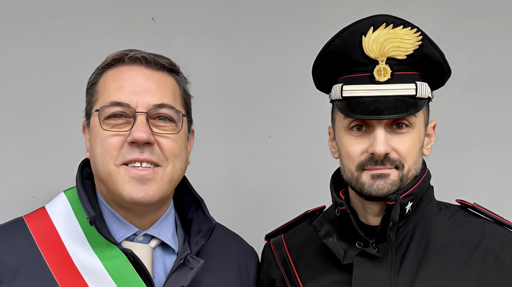 È arrivato il nuovo comandante della stazione dei carabinieri di Pieve Emanuele. È il maresciallo Gaetano Spatuzzi (nella foto)... È arrivato il nuovo comandante della stazione dei carabinieri di Pieve Emanuele. È il maresciallo Gaetano Spatuzzi (nella foto)...