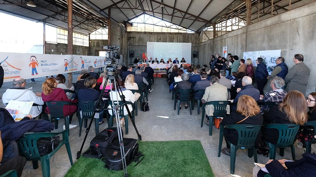 Il Comune si aggiudica 150mila euro della Regione per il restyling dei beni sottratti al malaffare. I fondi andranno al centro socio educativo per ragazzi autistici di Cascina San Vincenzo. Il Comune si aggiudica 150mila euro della Regione per il restyling dei beni sottratti al malaffare. I fondi andranno al centro socio educativo per ragazzi autistici di Cascina San Vincenzo.