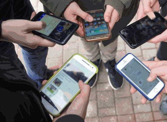 I “furti“ sui profili social. Le foto rubate alle amiche finivano sui siti porno. Indagato un ventiduenne